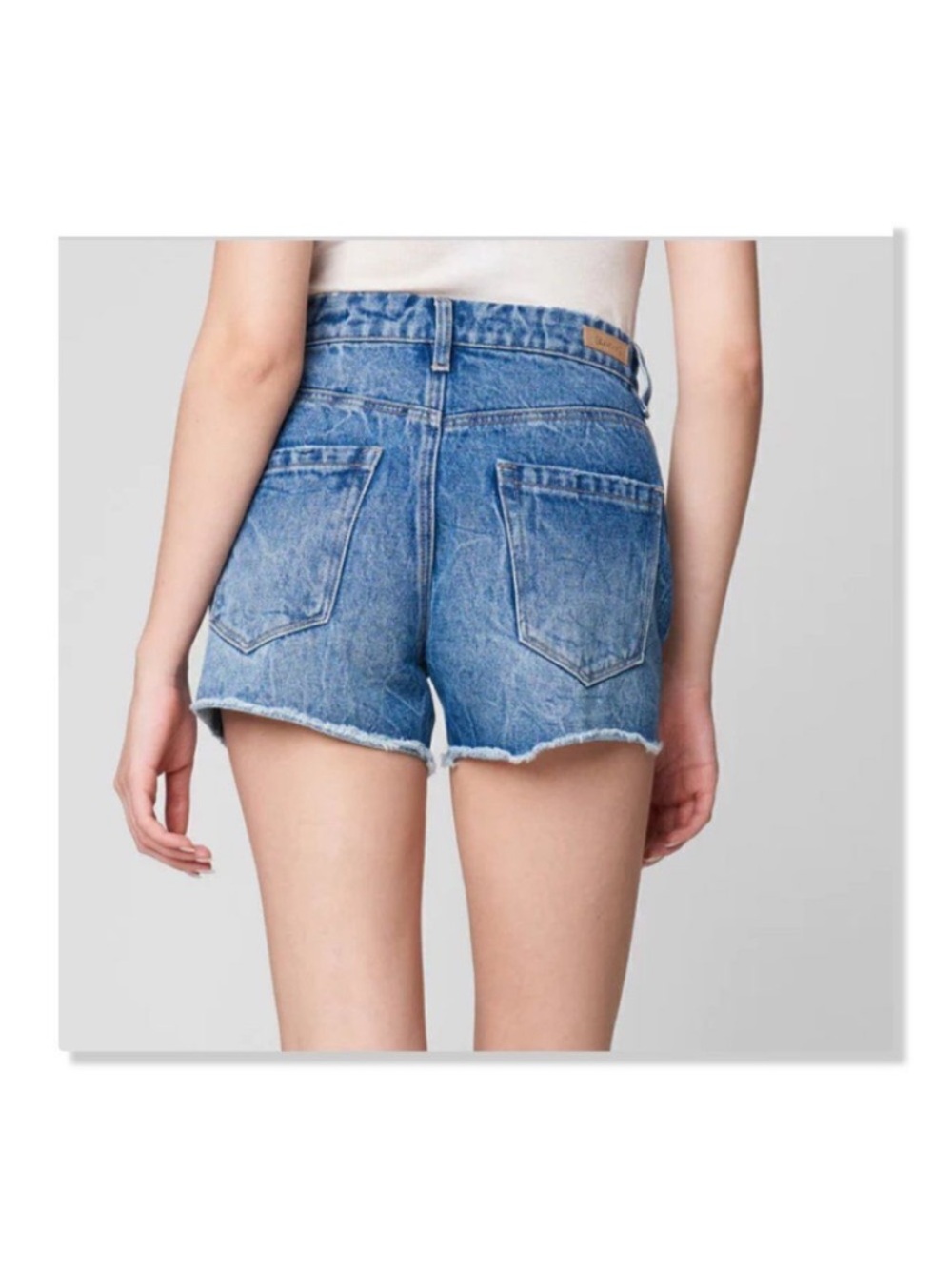 New Blank NYC Rhinestone Studded Floral Embellished Jean Shorts Size 26 - Picture 4 of 13